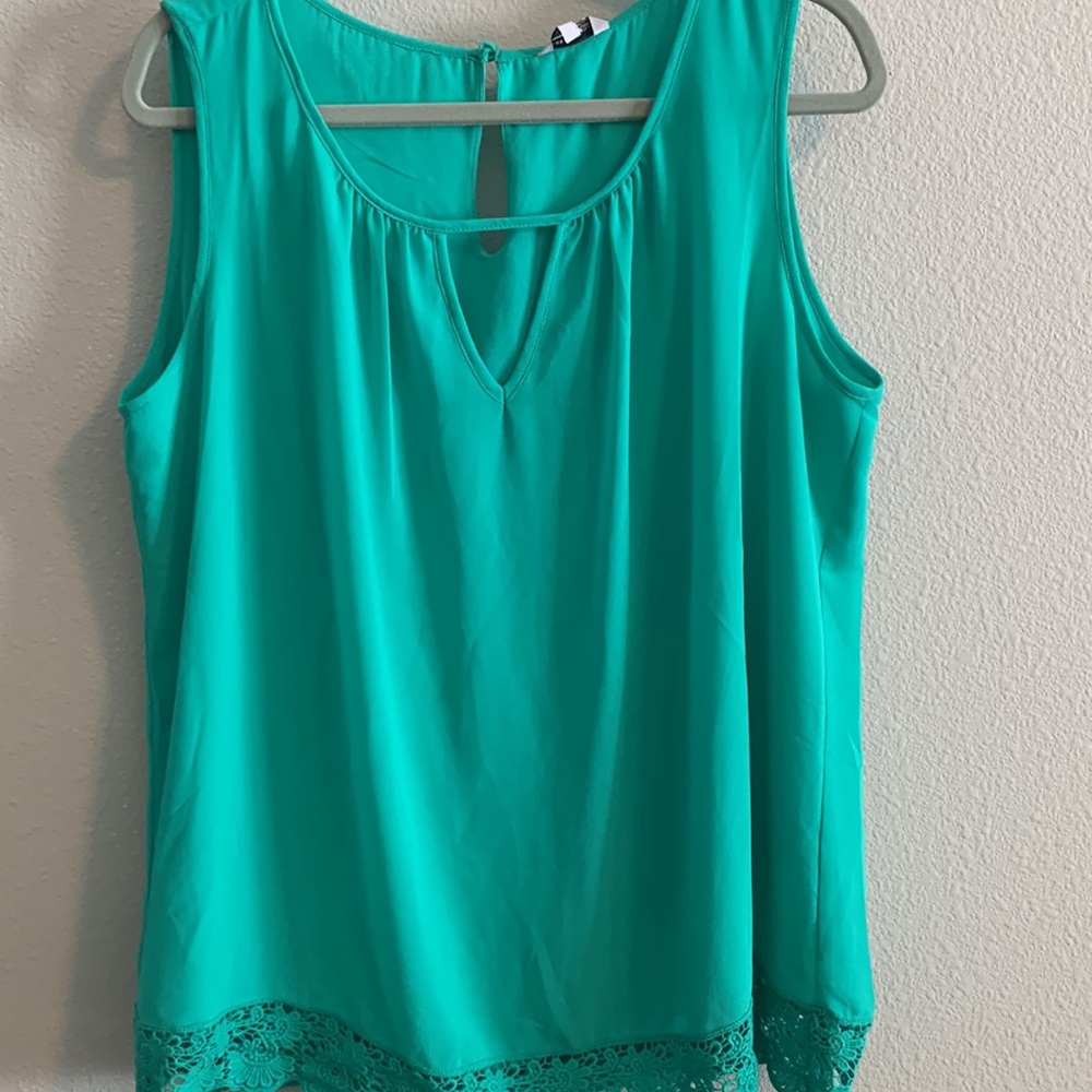 Sleeveless women’s top